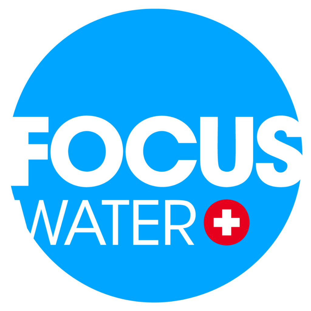 FOCUSWATER Logo - Weisse Schrift auf blauem Hintergrund